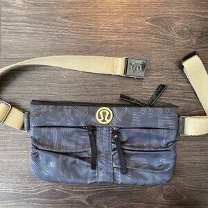 Lululemon Travel Pooch V *rare*